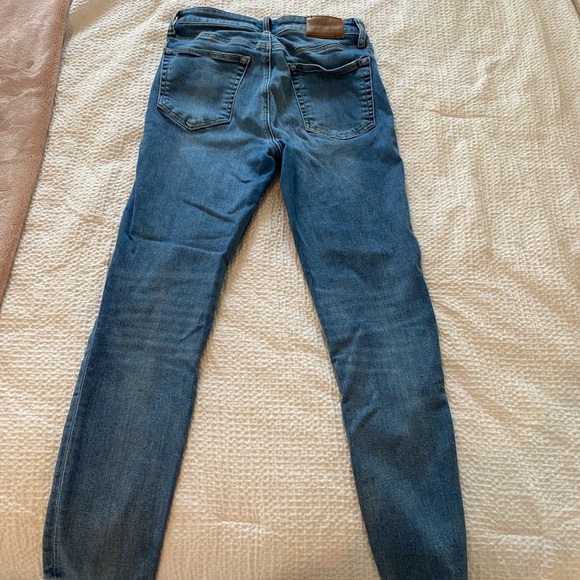 Low Rise Skinny Jeans with frailed detail on bottom. - Picture 2 of 3